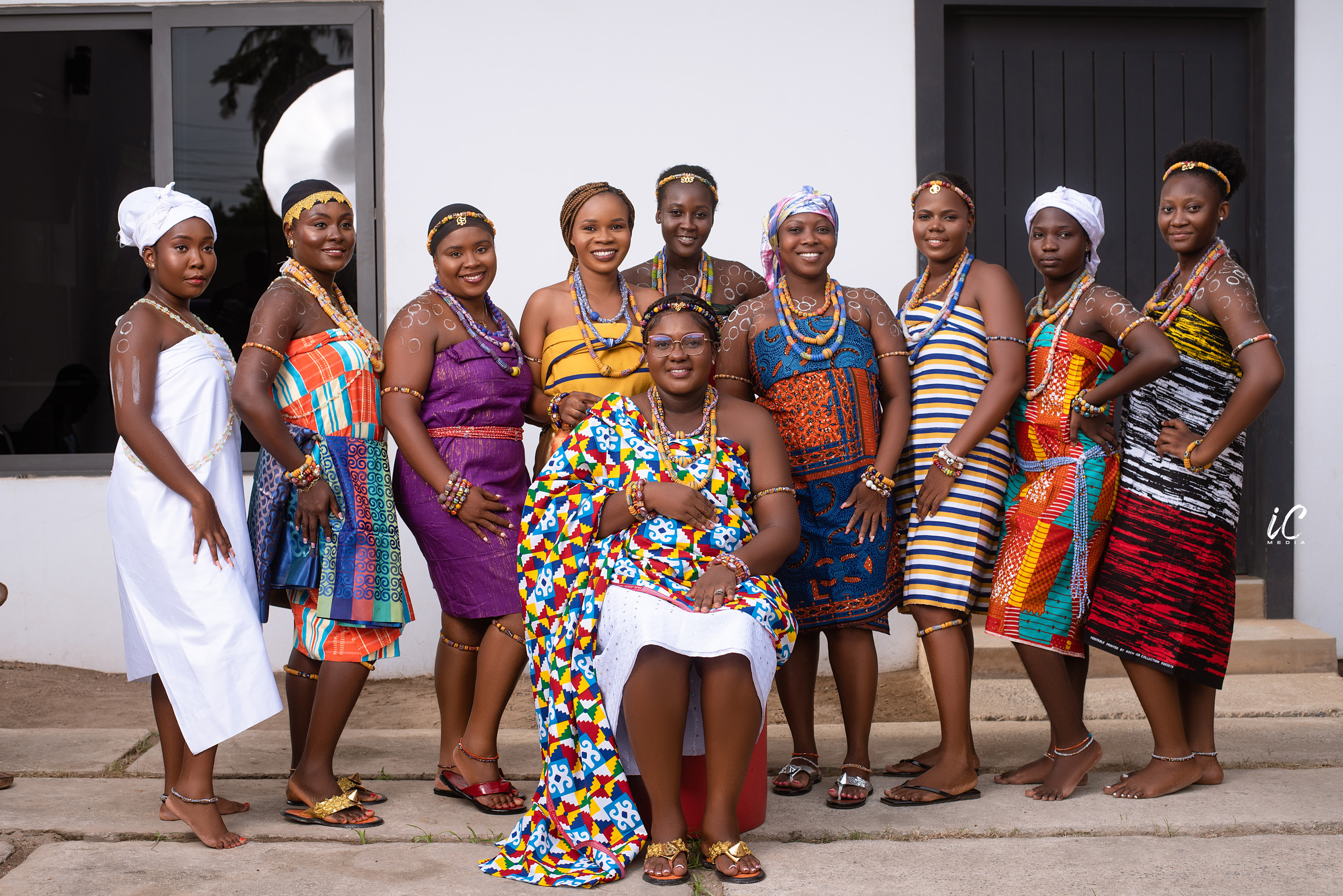 women in kente